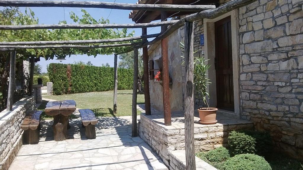 Holiday Home Maria Pazin Exteriör bild